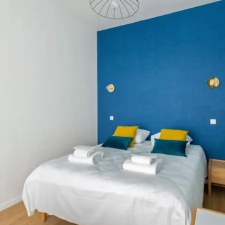 Cozy 2 Bedroom In Appartamento