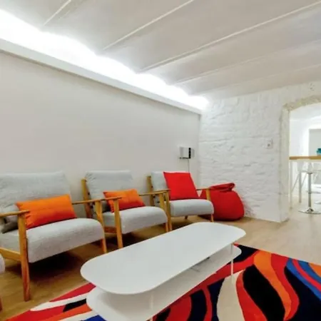 Cozy 2 Bedroom In Appartamento *